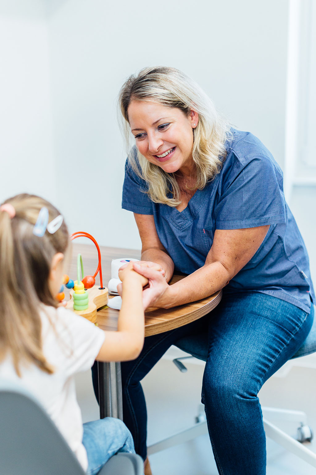 Dr. Lisa Mailänder Fachärztin für Kinderchirurgie, Jugendchirurgie, Visceralchirurgie sowie Allgemeinchirurgie Ordination in Altmünster